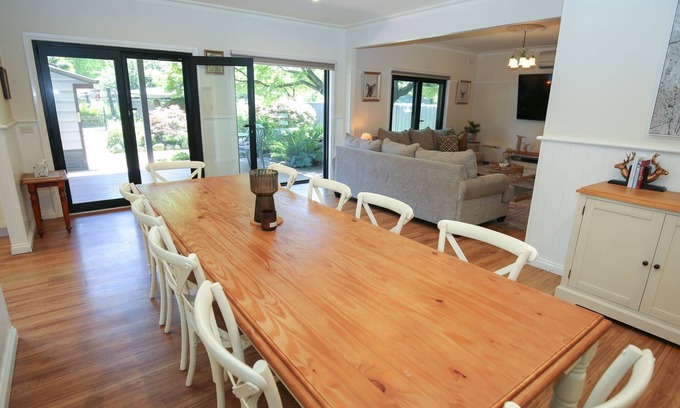 Bright Casa | Battenberg at Bright : Dog friendly family oasis