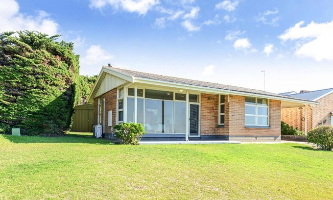 Encounter Bay Casa | Battye Cottage Beautiful Sea Views All Year Round