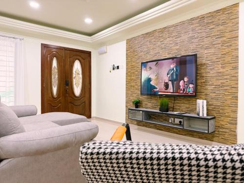 Taman Seri Gombak Casa | Batu Caves Cozy 2 Storey House with Free Netflix