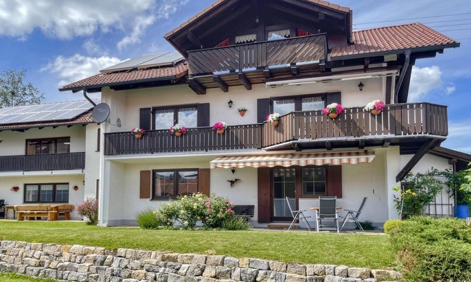 Wildsteig Apartamento | Bavaria apartment with tiled stove and terrace