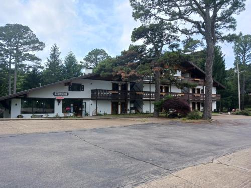 Eureka Springs Hotel | Bavarian Inn Motel & Restaurant