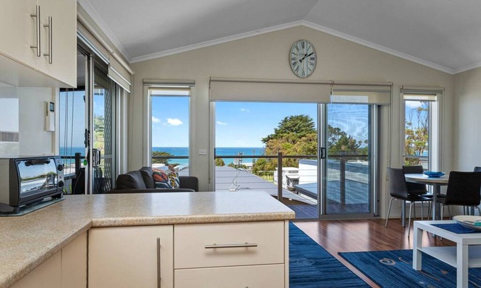 Apollo Bay Cabina | BAY BLISS CABIN - set in a popular caravan park