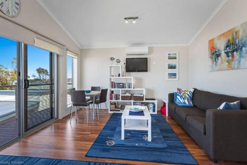 Apollo Bay Casa | BAY BLISS CABIN - set in a popular caravan park