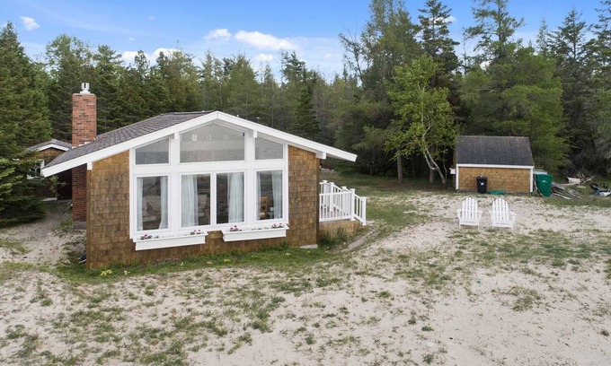 Carp Lake Cabaña | Nuevo listado en el lago Michigan frente a la playa