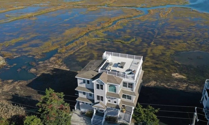 Goshen Casa | "Bay Dream" Avalon - 360 Views - Hot Tub - Roof Deck - Bike To Beach
