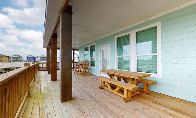 Galveston Casa | Bay Dreaming: 3 BR, 2 BA House in Port Bolivar, Sleeps 12