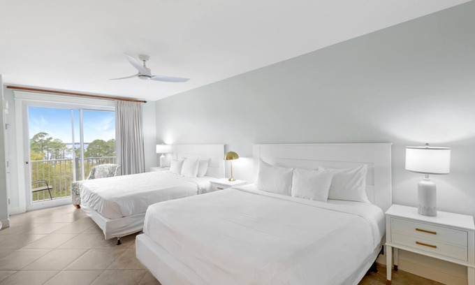 Villa Lago Condominio | Bay-Facing Studio Gem with Private Balcony and King Bed - Accommodates up to 4 Guests for a Spectacular Stay at Sandestin Golf and Beach Resort!
