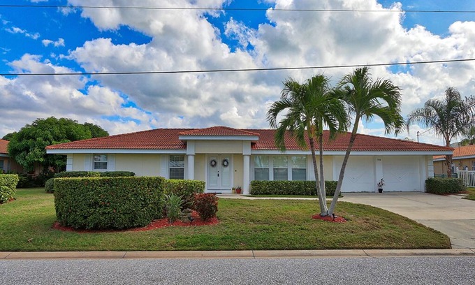 Longboat Key Casa | Bay Haven Home on Longboat Key by RVA