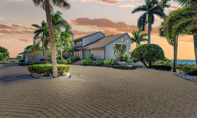 Bayshore Gardens Casa | Bay House Retreat managed by Beach Retreats FL Anna Maria Island