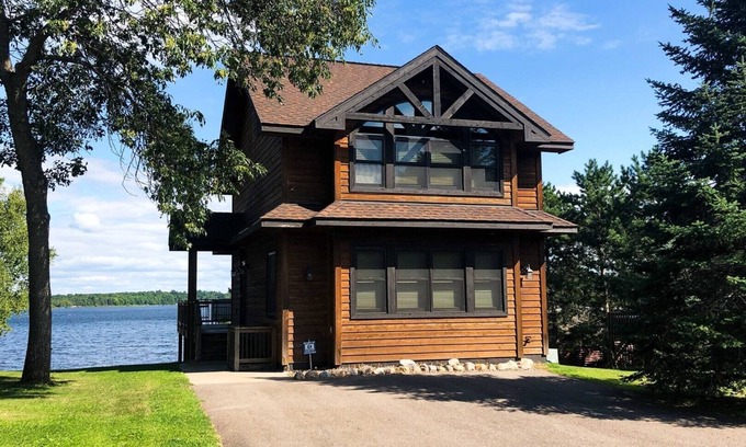 Bay Lake Cabina | Bay Lake Cabin w/200ft of Lakefront, fun deck, private dock + woodfire sauna!