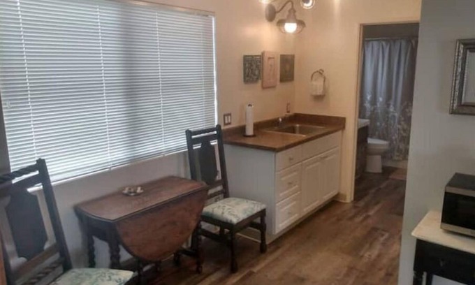 Morro Bay Apartamento | BAY/OCEAN VIEWS-WALK TO ALL!! Midship Quarters - 500 sq ft-Queen bed, full bath!