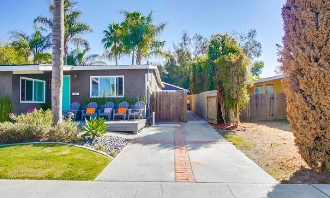 Bay Park Casa | BAY PARK - NEW / SUPER CLEAN / MODERN AND COOL 2 BEDROOM DETACHED FURNISHED HOME