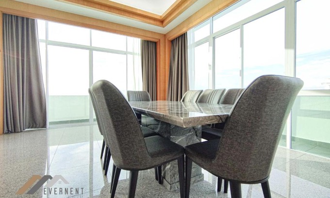 Miri Apartamento | Bay Resort Penthouse by Evernent