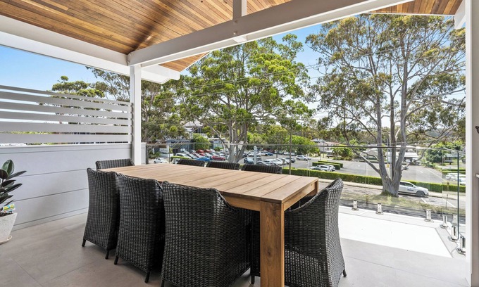 Nelson Bay Casa | Bay Retreat Villa - Stay with up to 20 guests in central Nelson Bay location