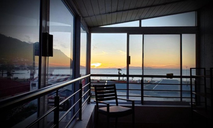 Gordons Bay Central Apartamento | Bay-Side Apartment, Gordon's Bay