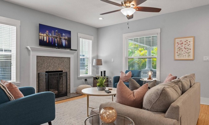Palma Ceia Casa | Bay to Bay Sanctuary - Charming South Tampa Craftsman Home Near Bayshore