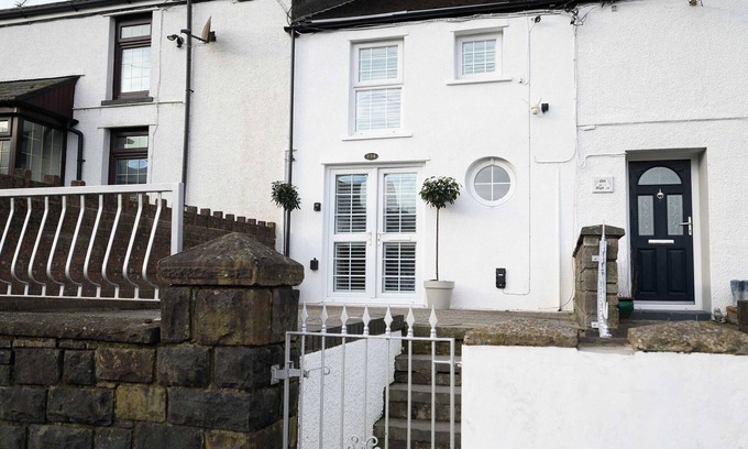 Cymmer Casa | Bay Tree Cottage Rhondda Valley by StayStaycations