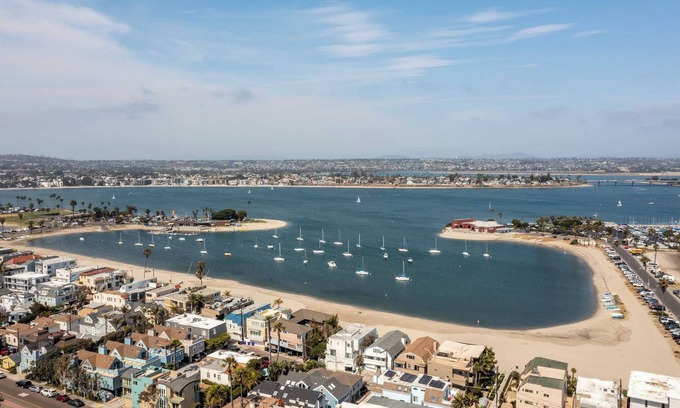 Central Mission Beach Cabaña | Bay View 3 by Avantstay Stunning Home on the Beach! In Mission Beach!