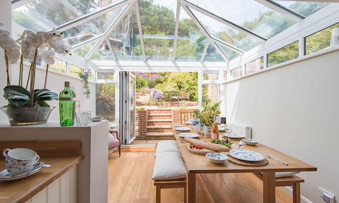 Folkestone Cabaña | Bay View - a holiday let by Bloom Stays that sleeps 5 guests in 3 bedrooms