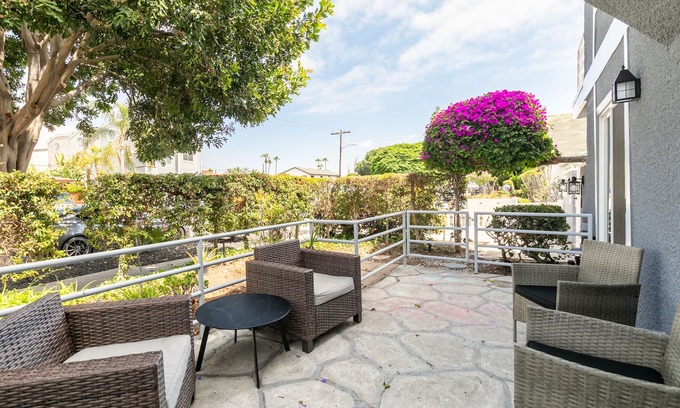 Crown Point Casa | Bay View Condo 1/2 block to Beach Park-Spa and Private Patio-Dog Friendly