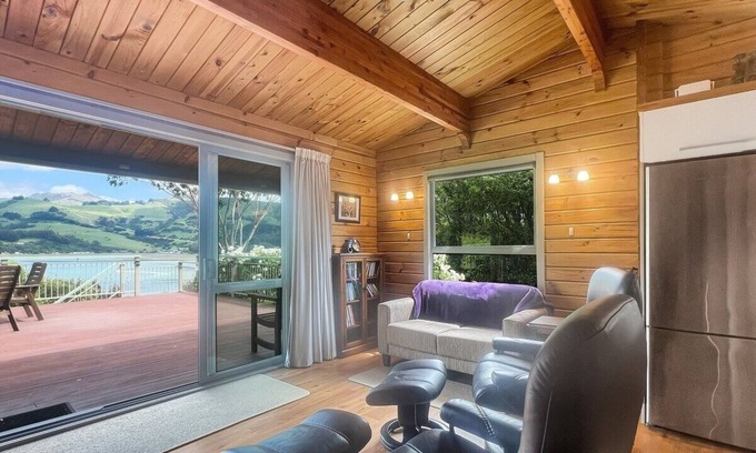 Duvauchelle Casa | Bay View Family Retreat