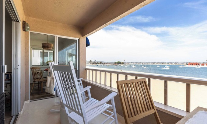 Mission Beach Casa | Bay View I by Avantstay Stylish Mission Beach Home on the Sand!