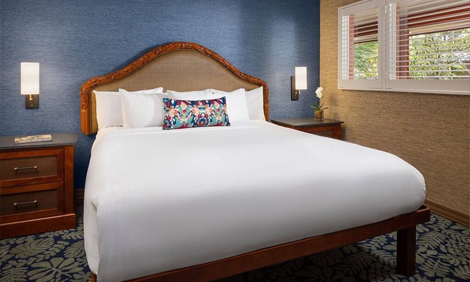 Crown Point Hotel | Bay View King Suite for Romantic Getaway | Catamaran Stay