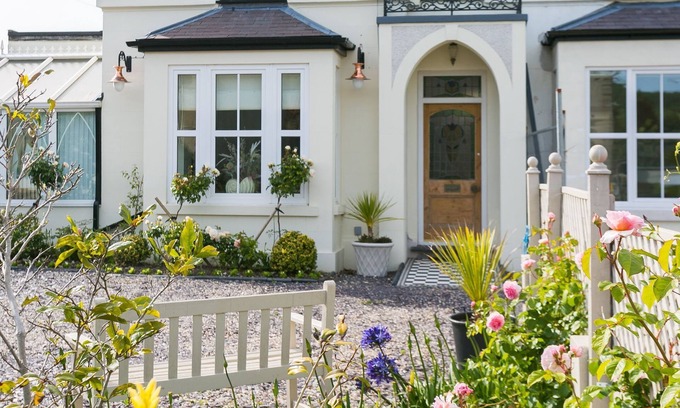 Nefyn Cabaña | Bay View - sleeps 6 guests in 3 bedrooms