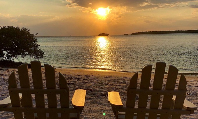 Punta Rassa Condominio | Bay View Tower #235 AMAZING SANIBEL SUNSETS 2 BED CONDO WITH PRIVATE LANAI