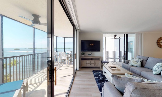Punta Rassa Condominio | Bay View Tower #531 FABULOUS 2 BED CORNER UNIT WITH EXPANSIVE WATER VIEWS