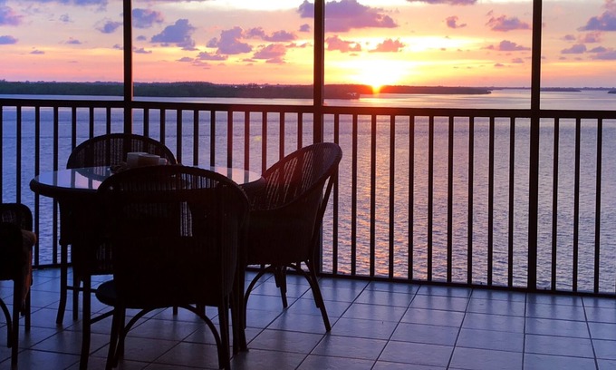 Punta Rassa Condominio | Bay View Tower #532 RELAXING 2 BEDROOM CONDO WITH SPECTACULAR VIEW FROM PRIVATE LANAI