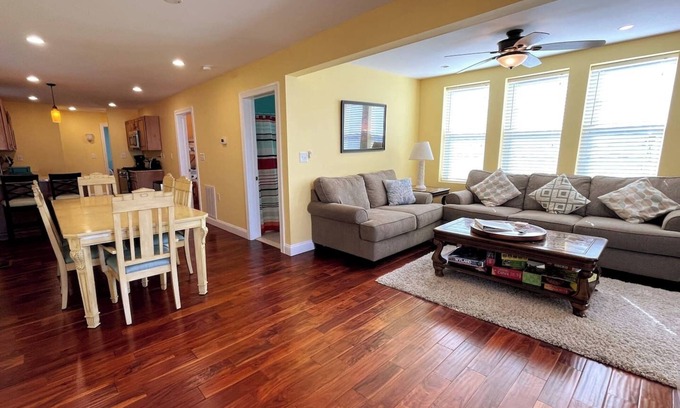 Ventnor City Casa | Bay view-walk to beach/boards/restaurants, parking