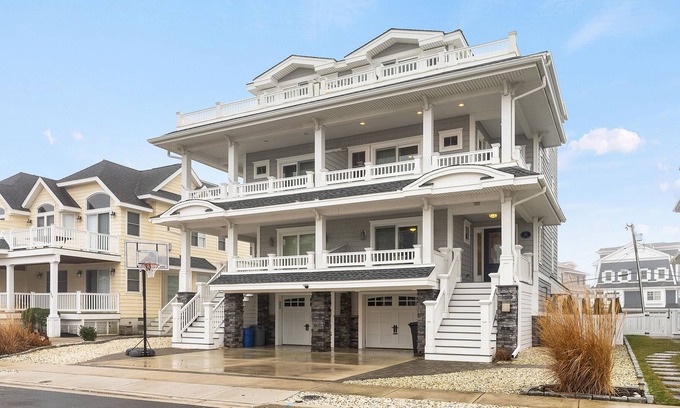 Goshen Casa | Bay views and Avalon's gorgeous sunrises and sunsets