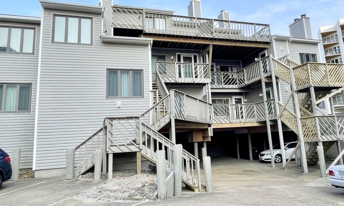 Northeast Virginia Beach Condominio | Bay Views Easy Beach Access