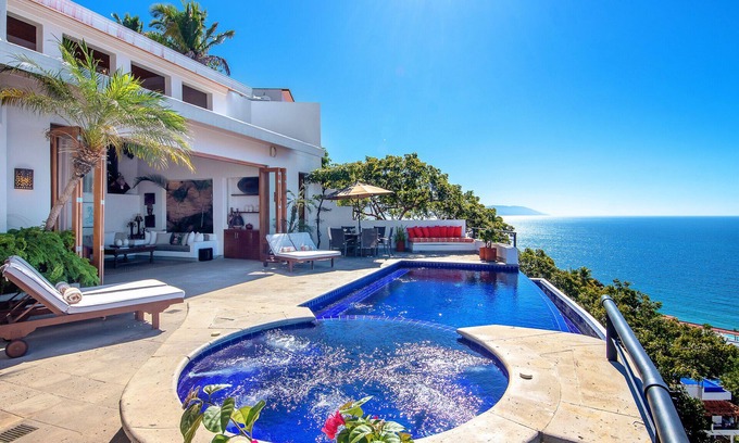 Amapas Villa | BAY VIEWS, LUXURY HILLSIDE VILLA