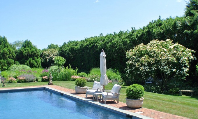 Sagaponack Casa | Nuevo listado: Elegante, brillante, 5 baños, piscina, cerca del océano y la ciudad