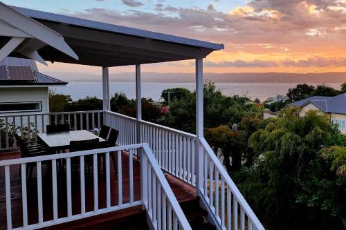 Albany Casa | Bay Vista Cottage by the BnB Collection