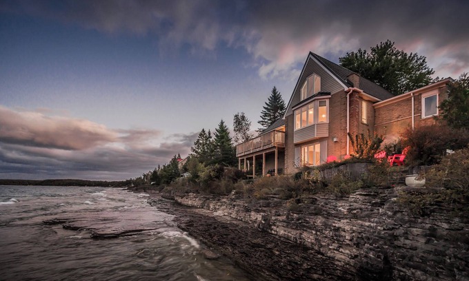 Lion's Head Cabaña | Baycrest: Waterfront Escape