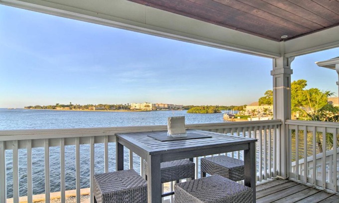 Coquina Key Apartamento | Bayfront Condo 3 Mi to Downtown St Petersburg