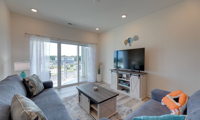 Love Creek Condominio | Bayfront Condo w/ Pool Access, Near Rehoboth Beach
