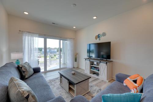 Rehoboth Beach Apartamento | Bayfront Condo with Pool Access, Near Rehoboth Beach
