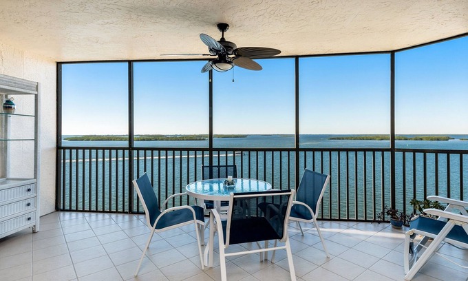 Punta Rassa Condominio | Bayfront Condo with Panoramic 8th Floor Views of Sandy Beaches