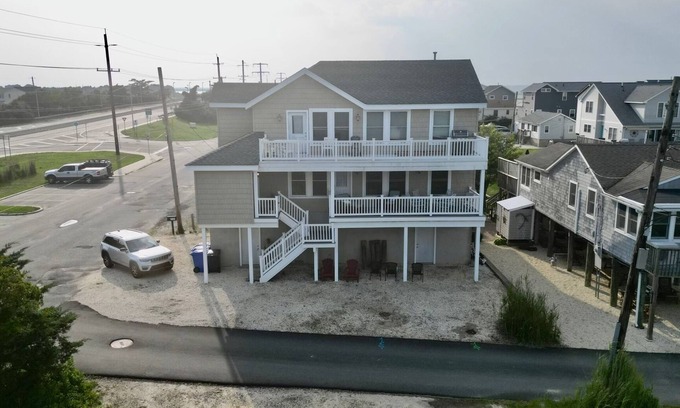 Manahawkin Apartamento | Bayfront Duplex Property of LBI minutes from Hotel LBI, center of the island!