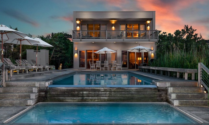 Fire Island Pines Casa | Bayfront Home con todas las campanas y silbatos
