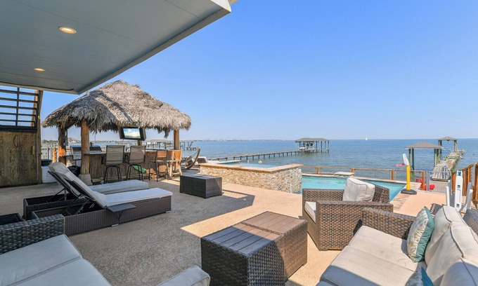 Clear Lake Shores Casa | Bayfront Luxury House with Pool near Kemah Boardwalk with Pier
