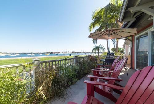 Mission Beach Casa | Bayfront Paradise- Bay Views & Boardwalk Patio