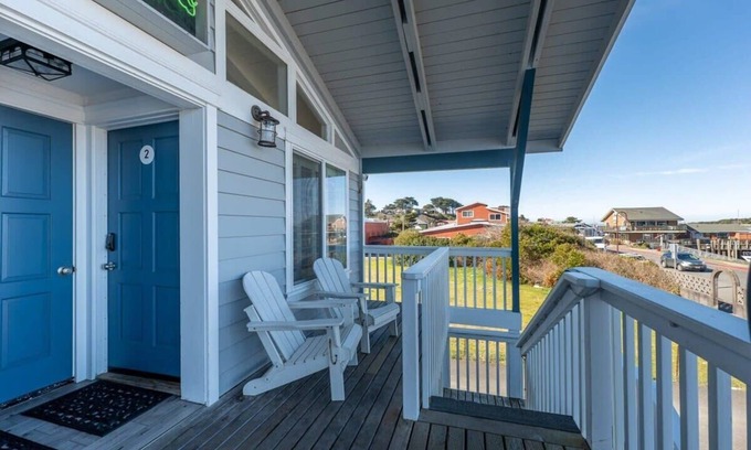 Bandon Casa | Bayfront Queen | Bandon Marina Inn