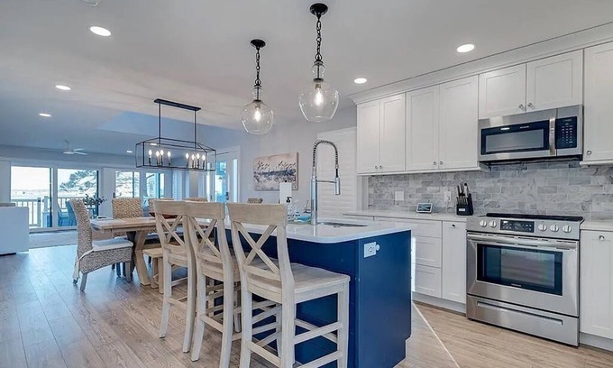Heron Harbour Isle Casa | Bayfront, Sleeps 10, Boat Slip, 3 BR/2.5 BATH, Main Pool Open After Labor Day