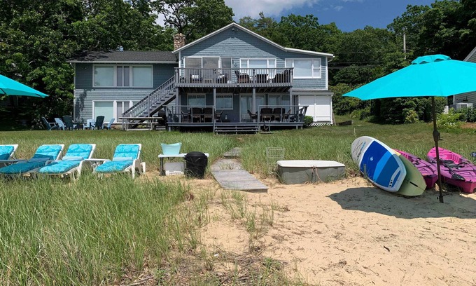 Wareham Casa | Bayfront Wareham Retreat w/ Private Beach!