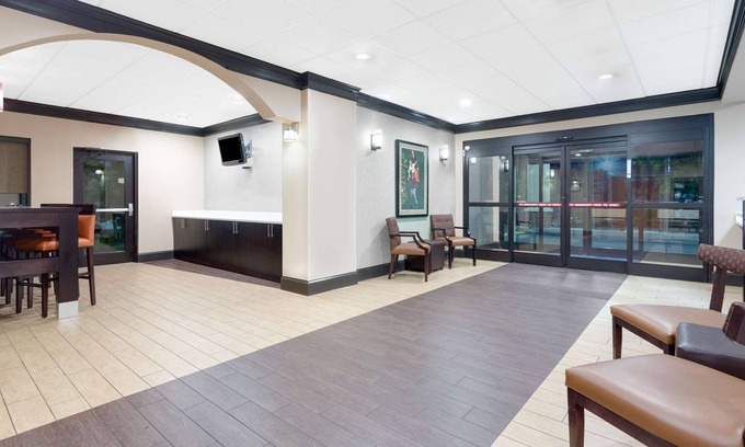 Augusta Hotel | Baymont by Wyndham Augusta Riverwatch